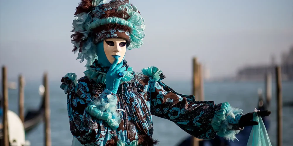 <strong>Carnevale di Venezia</strong> <br>Parlando di Carnevale, non possiamo non partire da quello che da secoli emoziona tutto il mondo: il <strong>Carnevale di Venezia</strong>. 